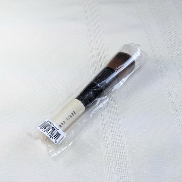 Bobbi Brown Full Coverage Face Brush - Picture 4 of 7